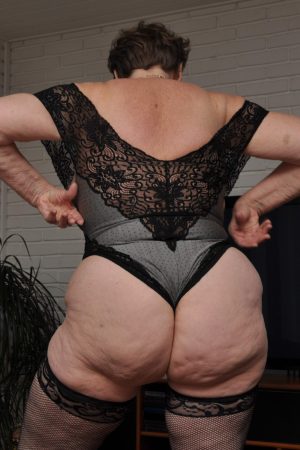 Valérie - rencontre-Cougar-Nîmes