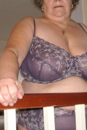 Un petit coup de fil pour pimenter ta soirée ? Lydia - rencontre-Cougar-Arles