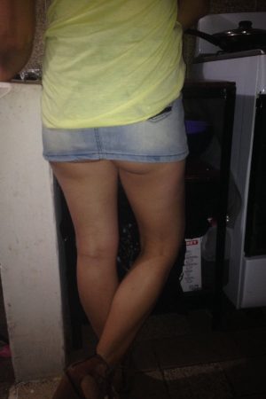 Cherche mec pour un soir de liberté sans déguisement Aurélie - rencontre-Naturiste-Clermont-Ferrand