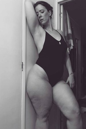 Baiser entre deux coups de feu Sophie - rencontre-Milf-Nîmes